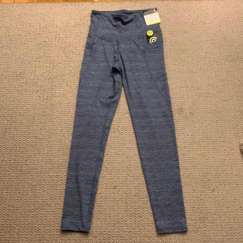 NWT Champion high rise activewear 7/8 leggings. Blue stripped. Size XS.